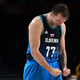 UAU! Ste že videli, s kakšno 'mrcino' se je Luka DONČIĆ po podpisu pogodbe odpravil na morje?! (foto)