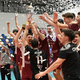 Tečejo solze! Tako se je trener, ki je v pokolu izgubil hčerko, skupaj s Slovencem veselil podviga (foto)