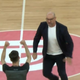 Trener Olimpije povsem izgubil živce, po parketu lovil sodnika, sledilo je tole