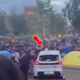 Pred tekmo Barce z avtom zapeljal v množico navijačev, prizori so grozljivi (video)