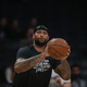 Divji izpad NBA zvezdnika: pivo, sredinci in spopad z gledalci (video)