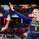 V zvezdnico WNBA sredi tekme priletel dildo, to je njena reakcija (video)