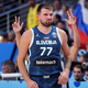 Luka Dončić s Temuja na znani postojanki slovenskih nogometnih navdušencev, fotografija je hit (foto)