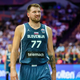 Dončić v bolečinah, nekaj ni povsem v redu - glejte tole, Luka junaško vodi Slovenijo