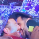 Komentator v prenosu videl poljub moških, njegov odziv dviguje prah (video)