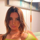 Noseča Emily Ratajkowski v bikiniju lepša kot kdajkoli prej
