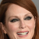 Kako nositi širok blazer pri 50. in več letih? Posnemajte Julianne Moore