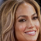 Pozabite na klasično belo srajco, kot jo poznate, Jennifer Lopez je nosila nov, nepričakovan model