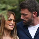 Jennifer Lopez za poroko z Benom Affleckom (spet) oblekla dih jemajočo obleko Ralph Lauren: Oglejte si fotografije z njunega poročnega slavja