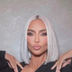 Kim Kardashian obudila to pričesko iz našega otroštva: Elegantna pričeska, ki smo jo navdušeno nosili pred 20 leti