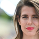 Princesa Charlotte Casiraghi dokazuje, da lahko to barvo kavbojk lahko nosite tudi pozimi