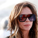 Victoria Beckham ob bazenu nosila najbolj nepričakovane čevlje