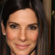 Sandra Bullock napovedala vrnitev teh kavbojk, ki smo jih nosili leta 2010: Odslej jih nosimo s tem detajlom