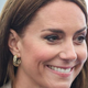 Pozabite na "boyfriend jeans", Kate Middleton napovedala nov trend kavbojk za jesen 2023: Odlično so videti tako z elegantnim kot ležernim stajlingom
