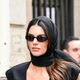 Kendall Jenner od glave do pet oblečena v Mango: To so kosi, ki jih zvezdnice izbirajo v priljubljeni ljubljanski trgovini