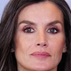 Videti je bila elegantna in vsaj 10-krat dražja: Kraljica Letizia osupljiva v črni obleki H&M
