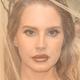 'Desert sand' je barva las, ki jo nosimo to poletje: Lana Del Rey je začela trend z novim medeno blond odtenkom