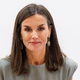 Letizia Ortiz blestela v izjemno ženstveni obleki, ki jo lahko nosite od plaže do mesta