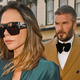 Eleganca brez napora: Victoria Beckham na poroki navdušila s svojo modno izbiro (FOTO)