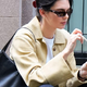 Kraljica minimalističnih stajlingov: Kendall Jenner na poti do pomladne osvežitve