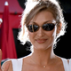 Cannes 2025: Bella Hadid stavi na belo eleganco