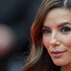 Eva Longoria osupnila v obleki, ki s telesom naredi nekaj izjemnega (številne ženske bodo navdušene!)