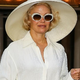 Pamela Anderson v belem od glave do pet: stajling, ki kar kliče po poletju