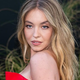 Sydney Sweeney v glamurozni večerni obleki: z Julianne Moore skupaj očarali na rdeči preprogi