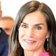 Kraljica Letizia v popolni rožnati kombinaciji, a še bolj navdušujejo njeni čevlji (FOTO)
