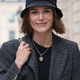 Kot nalašč za sprehod po deževnih mestnih ulicah: Pariška eleganca Keire Knightley