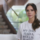 Pozabite na oversized srajce, po vzoru Victorie Beckham to poletje s kavbojkami nosimo to majico