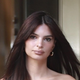 V teh kopalkah si ne bi upale skočiti v bazen: Emily Ratajkowski v najbolj drznem enodelnem kostimu letošnjega poletja
