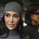 Kako ji je to sploh uspelo obleči? Kim Kardashian v kombinezonu, ki ga je nemogoče spregledati (FOTO)