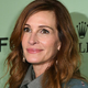 Julia Roberts z res posebnim stajlingom, ki je takoj pritegnil poglede: so to hlače ali krilo?! (FOTO)