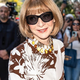 Anna Wintour že 30 let nosi te vsestranske čevlje, narejene posebej zanjo – le enkrat so doživeli "prenovo"
