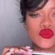 Rihanna predstavila novo rdečilo za lica z neverjetno obstojnostjo