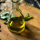 Test oljčnih olj razkril neprijetno resnico: v nekaterih našli pesticide, nekatera pa ne bi smela nositi niti oznake “ekstra deviško”