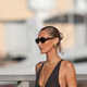 Obleka s katero je na francoski rivieri navdušila Bella Hadid, je neverjetno dostopna