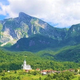 Kot razglednica, samo še bolj čudovita: to je najlepša slovenska vasica, jo poznate?