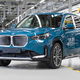 BMW je letos zgolj v eni tovarni izdelal že sto tisoč elektrificiranih avtov