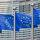 Bruselj Slovenijo poziva h krepitvi obrambnih izdatkov, manj upravnih bremen in hitrejšemu črpanju EU-sredstev