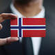 Norveške volitve 2025: laburisti vodijo, odločala bo denarnica