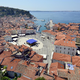 Državne dražbe: zemljišče za 130 stanovanj, vila v Mariboru, gostilna na gradu, stanovanja …