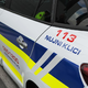Policija išče moškega: Prodajalko poškropil s solzivcem in iz blagajne ukradel gotovino
