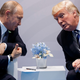 Trump Putinu: »Nekaj minut se bom malo bolj trdo obnašal do tebe, ampak to je za kamere. Saj razumeš?«