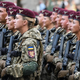 Ukrajina: Vsesplošna mobilizacija, ženske in invalidi v vojsko, družine mrtvih vojakov pa polnijo državni proračun...