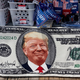 Ali je smiselno: Zakaj je Trump vesel zaradi strmoglavljenja dolarja