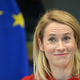 Kallasova spet hlini, da je pametna: Zavrnila je možnost, da bi se nekdanji nemški kancler pogajal z Rusijo