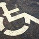 DS za višje kazni za parkiranje na parkirnih mestih za invalide