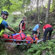 FOTO: Na trail progi se je huje poškodoval gorski kolesar, na pomoč priskočila GRS Koroške